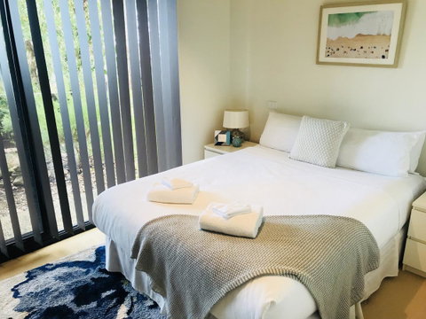 Ocean View Treetops Retreat - Pubs and Clubs 2