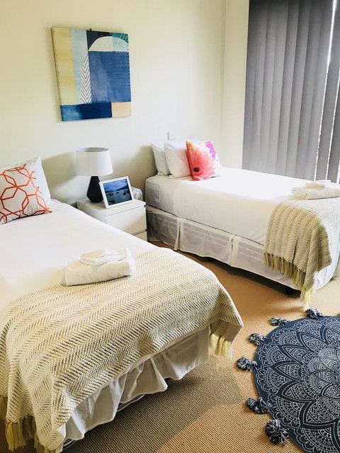 Ocean View Treetops Retreat - Pubs and Clubs 3