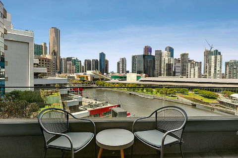 Melbourne Holiday Apartments Flinders Wharf - Pubs and Clubs 2