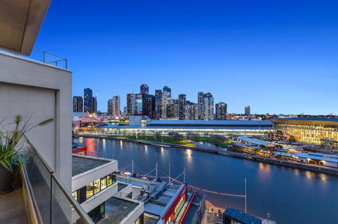 Melbourne Holiday Apartments Flinders Wharf - Pubs and Clubs 5