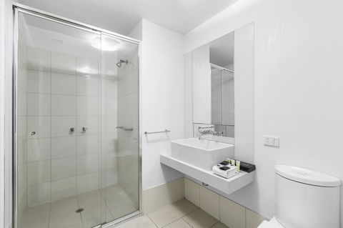 Melbourne Holiday Apartments Flinders Wharf - Pubs and Clubs 18