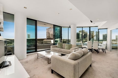 Melbourne Holiday Apartments Flinders Wharf - Pubs and Clubs 28