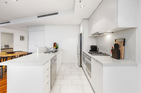 Melbourne Holiday Apartments Flinders Wharf - Pubs and Clubs 12