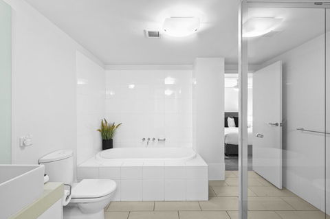 Melbourne Holiday Apartments Flinders Wharf - Pubs and Clubs 33