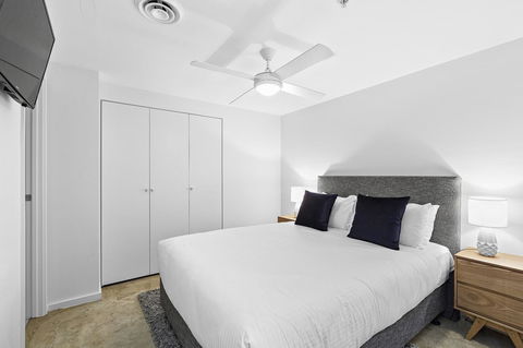 Melbourne Holiday Apartments Flinders Wharf - Pubs and Clubs 21