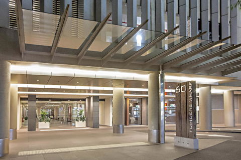 Melbourne Holiday Apartments Flinders Wharf - Pubs and Clubs 4