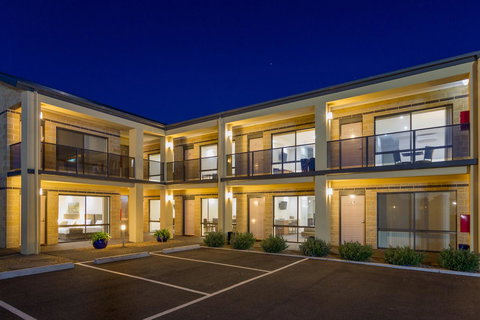 Bay Motel Safety Beach - Pubs and Clubs 25