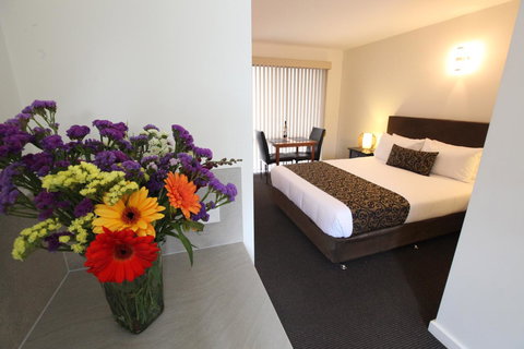 Bay Motel Safety Beach - Pubs and Clubs 7