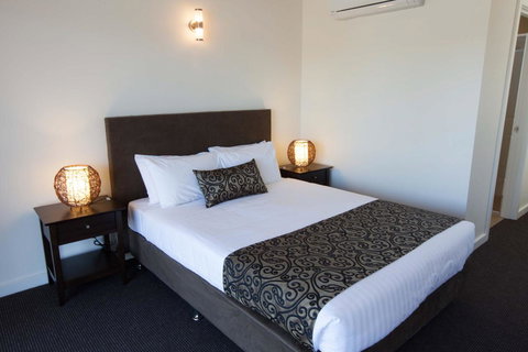 Bay Motel Safety Beach - Pubs and Clubs 23