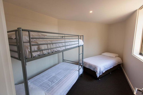 Bay Motel Safety Beach - Pubs and Clubs 24