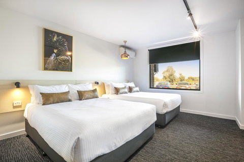 Nightcap At The Cheeky Squire - Go Out 19