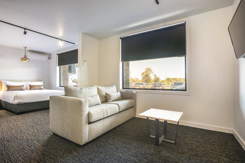 Nightcap At The Cheeky Squire - Go Out 18