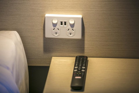 Nightcap At The Cheeky Squire - Go Out 11