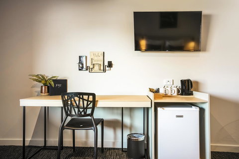 Nightcap At The Cheeky Squire - Go Out 21