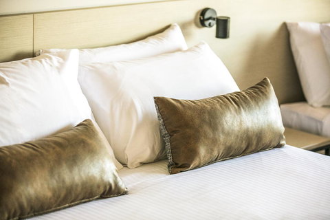 Nightcap At The Cheeky Squire - Go Out 12