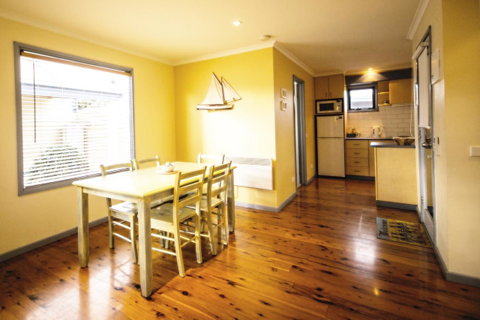 Rayville Boat Houses - Pubs and Clubs 25