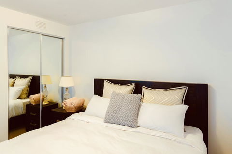 Luxury Apartments With View - Pubs and Clubs 23