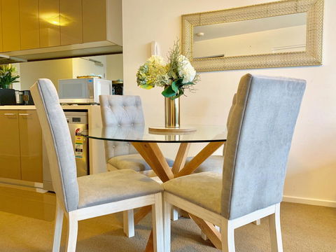 Luxury Apartments With View - Pubs and Clubs 4