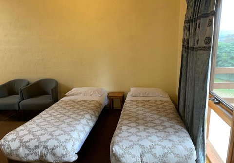 Mountain Creek Motel Bar & Restaurant - Pubs and Clubs 29