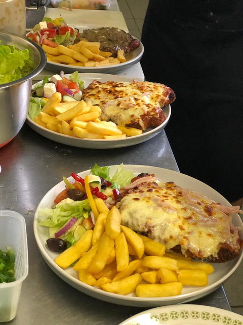 Mountain Creek Motel Bar & Restaurant - Pubs and Clubs 39