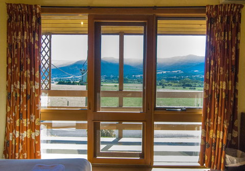 Mountain Creek Motel Bar & Restaurant - Pubs and Clubs 43