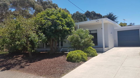 Island Escape - Go Out 0