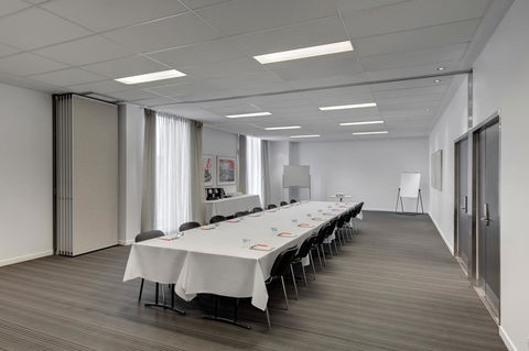 Travelodge Hotel Melbourne Docklands - Pubs and Clubs 17