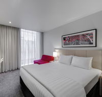 Travelodge Hotel Melbourne Docklands - Pubs and Clubs