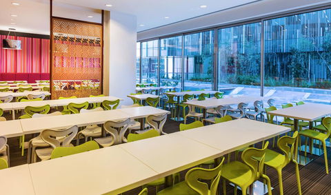 Travelodge Hotel Melbourne Docklands - Pubs and Clubs 16