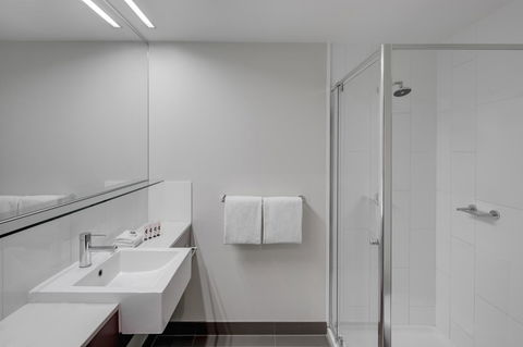 Travelodge Hotel Melbourne Docklands - Pubs and Clubs 6