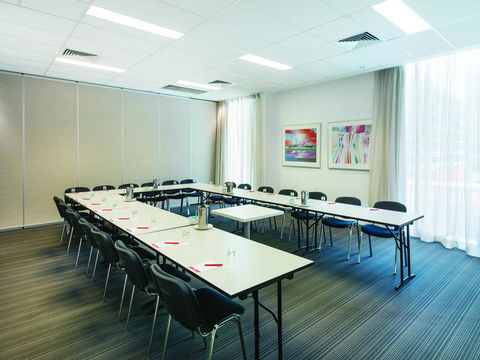 Travelodge Hotel Melbourne Docklands - Pubs and Clubs 11