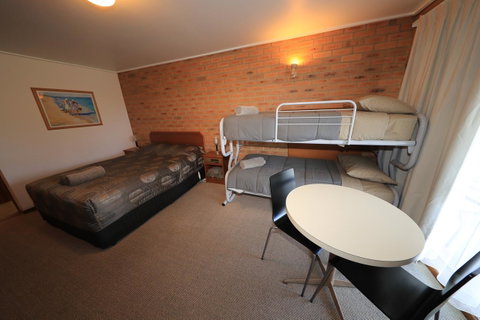 Quays Motel San Remo - Pubs and Clubs 11