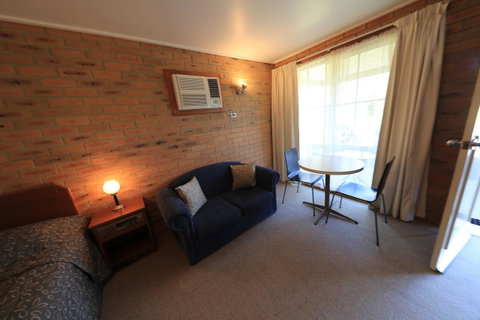 Quays Motel San Remo - Pubs and Clubs 2