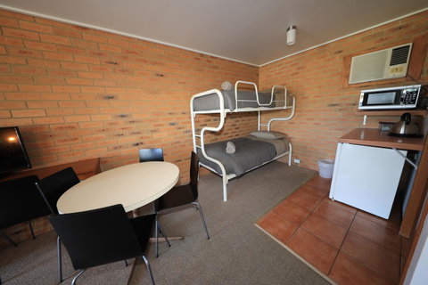 Quays Motel San Remo - Pubs and Clubs 5