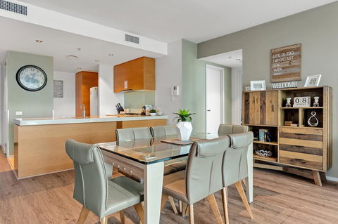 Docklands Private Collection - NEWQUAY - Pubs and Clubs 1