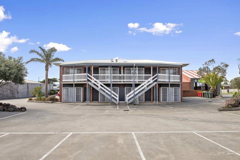 The International Motel Apollo Bay - Pubs and Clubs 5