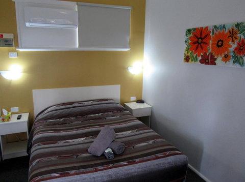 The Highlander Motel - 24HR Check In - Go Out 14