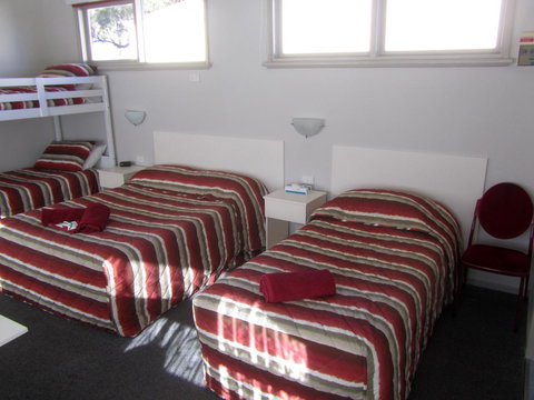 The Highlander Motel - 24HR Check In - Go Out 24