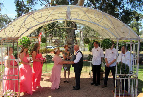 The Highlander Motel - 24HR Check In - Go Out 33