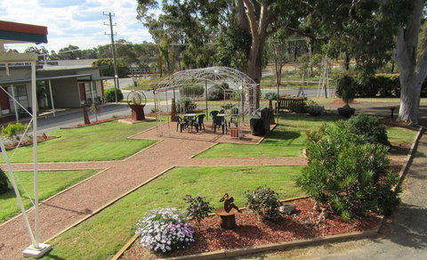 The Highlander Motel - 24HR Check In - Go Out 5