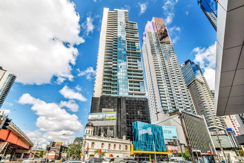 Cloud9 Luxury Apartments - Go Out 17