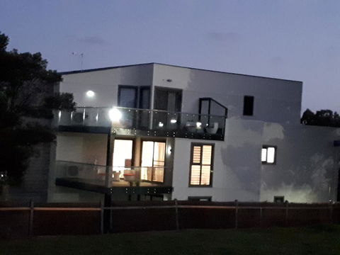 Apartments In Phillip Island Towers - Block C - Pubs and Clubs 21