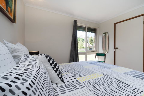 Uptown Frankston - Pubs and Clubs 5