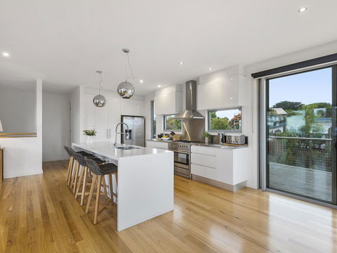 Aireys Ocean View - Pubs and Clubs 6