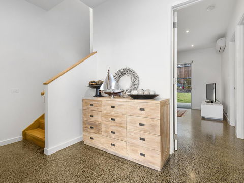 Aireys Ocean View - Pubs and Clubs 11