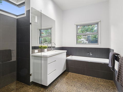 Aireys Ocean View - Pubs and Clubs 9