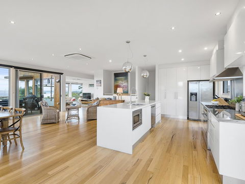 Aireys Ocean View - Pubs and Clubs 1