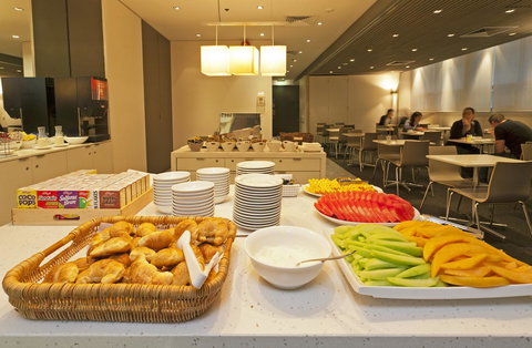 Causeway Inn On The Mall - Pubs and Clubs 22