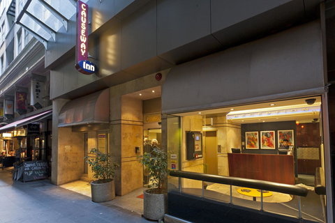 Causeway Inn On The Mall - Pubs and Clubs 6