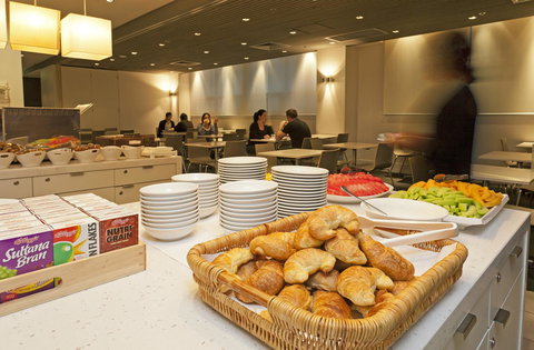 Causeway Inn On The Mall - Pubs and Clubs 5